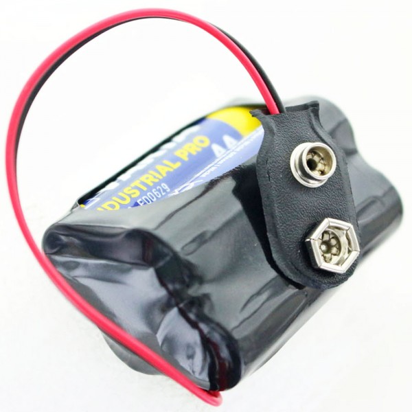 Batterie de 6 volts, composée de quatre batteries Varta, connecteur compris