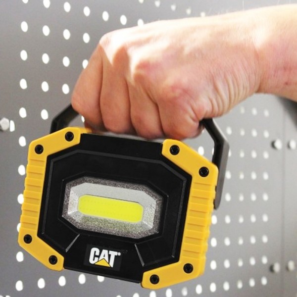 La lampe de travail alcaline CAT CT3540 éclaire le projecteur de travail à LED jusqu'à 500 lumens