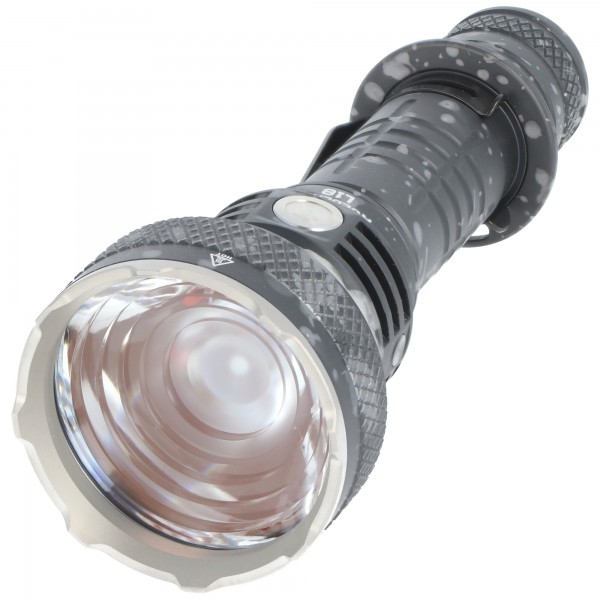 Lampe torche LED AceBeam L18 dans un design camouflage noir argenté