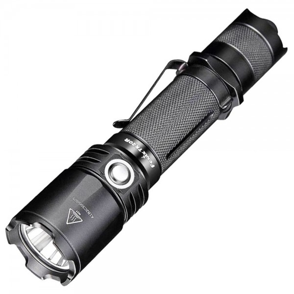 La lampe de poche à DEL Fenix TK20R Cree XP-L HI V3 est fournie avec une batterie Li-ion de 2900 mAh et un câble de charge